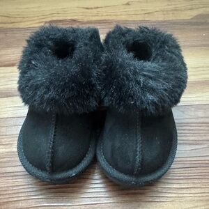 Cozy Black Kids Fur Booties